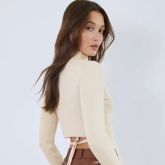 Aritzia Sweaters - Aritzia Babaton Sculpt Knit Tie Back Sweater in Matte Pearl